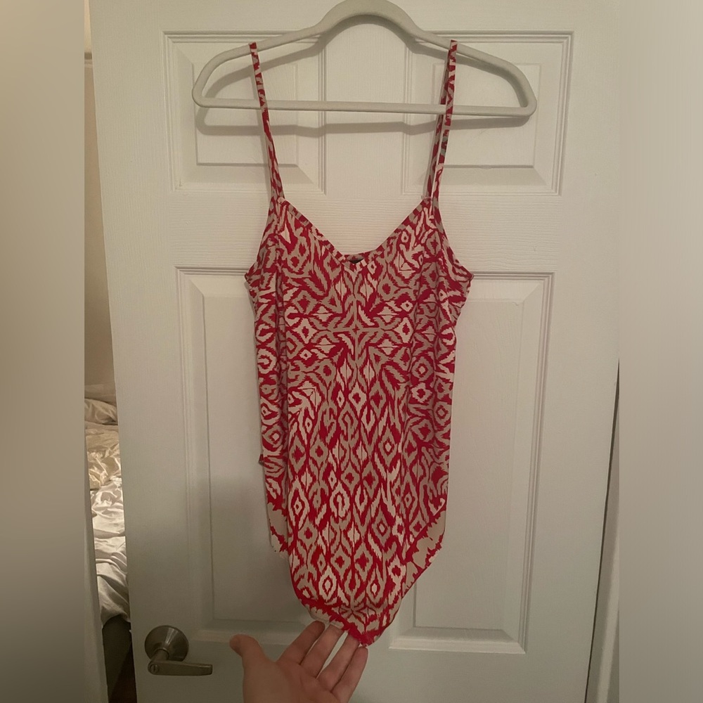 Beautiful INC top size 4, perfect for warm weather!